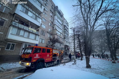 рф влучила дроом у багатоповерхівку в Чорноморську
