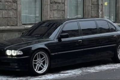 Автомобіль