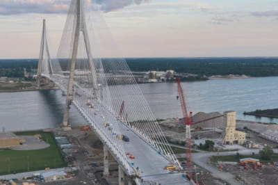 Міст між Канадою і США