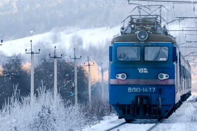 10 лютого обмежили або скасували рух поїздів