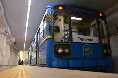 На станции "Теремки" обрушился подвесной потолок