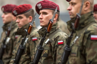 Польша запретила въезд китайских автомобилей на военные объекты