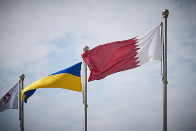 Украина и Катар флаги