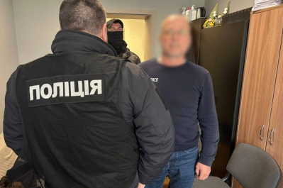 Учасники схеми "виїзду за кордон"