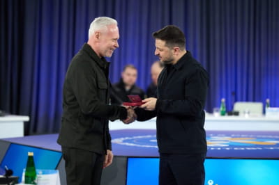 Відзначив нагородами 