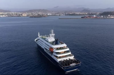 Лайнер MV Hondius