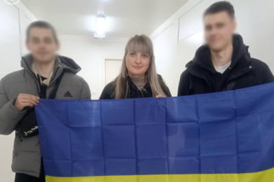 З окупації та росії евакуювали 10 молодих людей