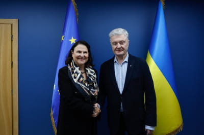 Порошенко зустрівся з послами ЄС