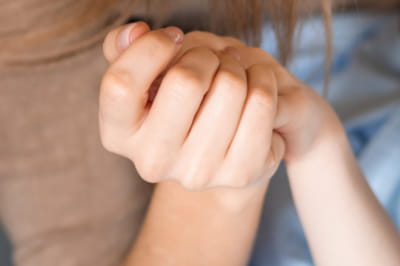 Руки, дитина, мама, батьківська любов, сім'я 