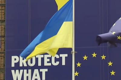 У Брюсселі біля будівлі Європейської комісії підняли прапор України