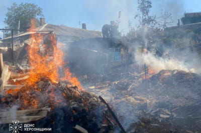 ДСНС ліквідують наслідки атаки на Херсон