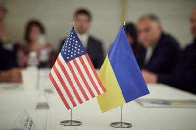 прапори США і України