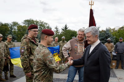 Порошенко передал очередную партию помощи ВСУ