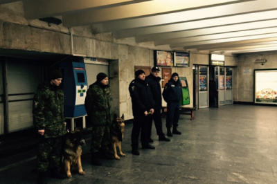 Поліцейські та нацгвардійці стежать за порядком під час вшанування Героїв Небесної Сотні