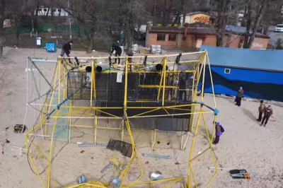 У Києві розтрощили канатний міст над Дніпром 