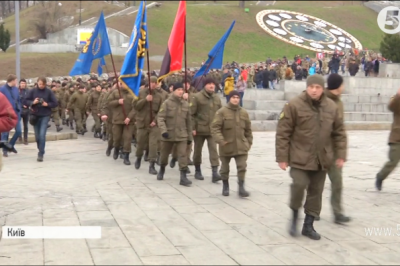 Бійці добровольчих батальйонів зібралися на Майдані