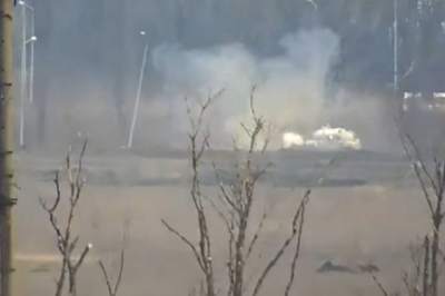 Танк стріляє по "Бутівці"