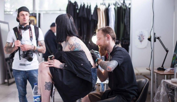 Тату-майстер