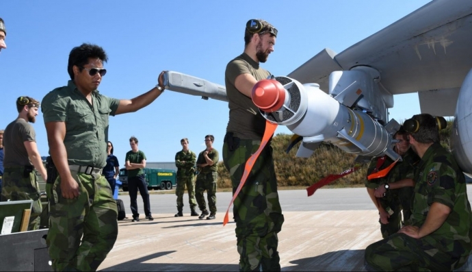 У Швеції авіація бомбить ліс, аби загасити масштабні пожежі