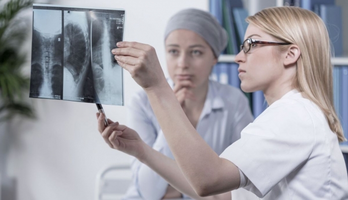 Врач-онколог, диагноз, рак