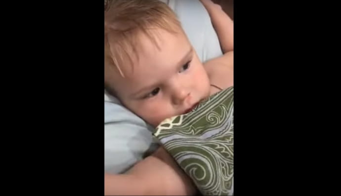 Дитина слухає страшилку про Путіна