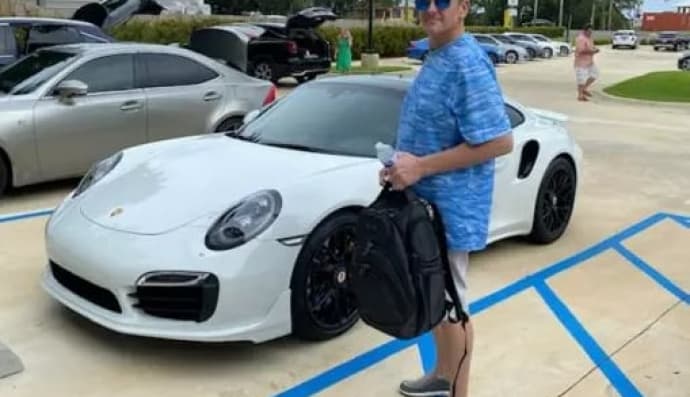 Зловмисник і його Porsche 911 Turbo