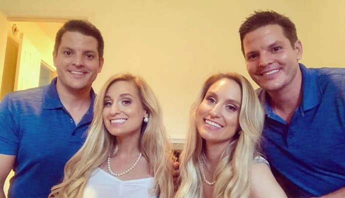 Подружжя ідентичних близнюків