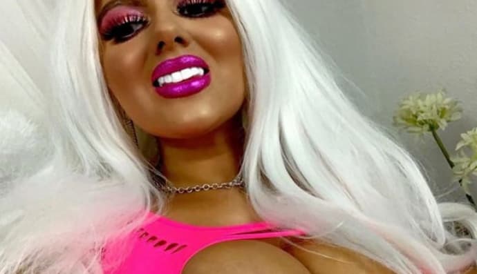 Британская Барби