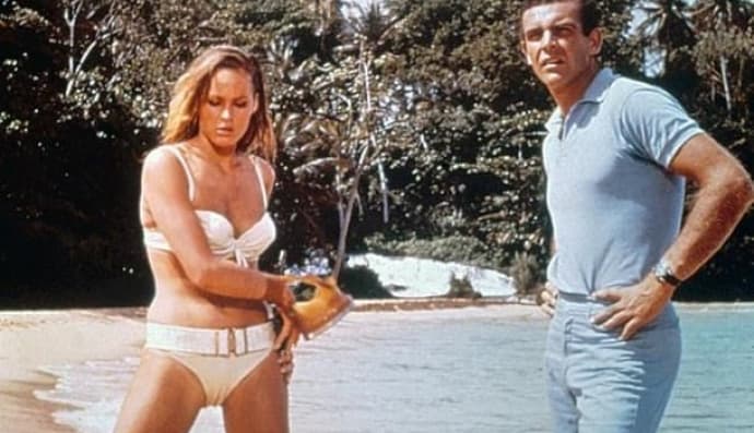 Купальник дівчини Бонда