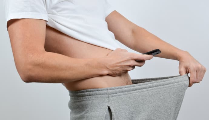 Мужчина делает фото 