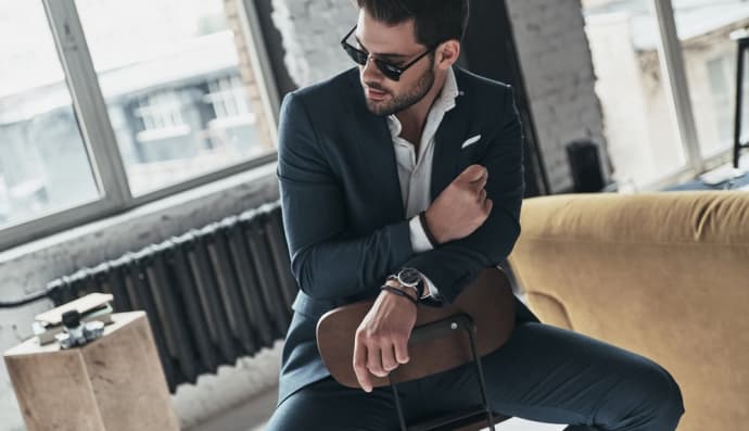 Чоловік у костюмі 