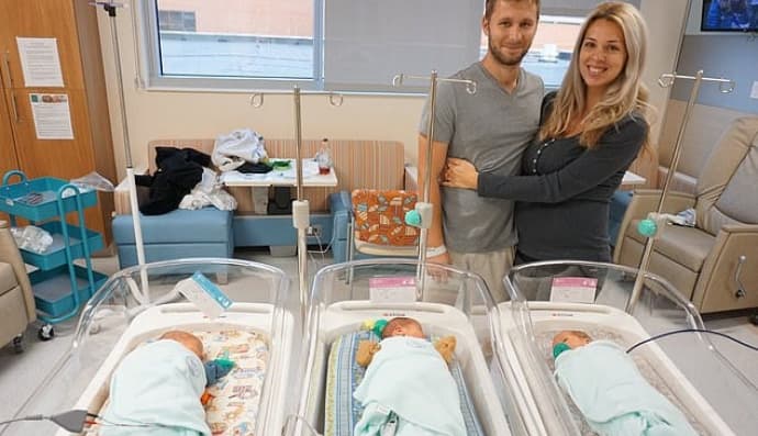 Подружжя з трійнею