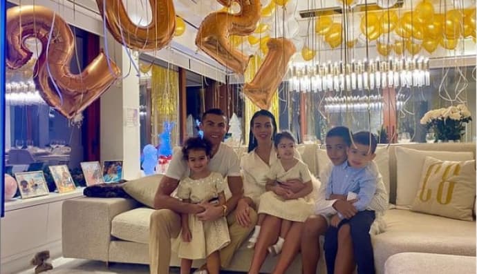 Кріштіану Роналду з родиною