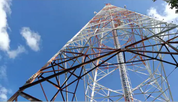 Вежа мобільного оператора 