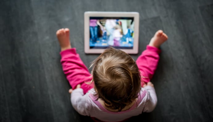 Дитина з гаджетом