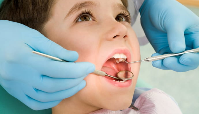 Дитина у стоматолога