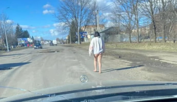 Оголена жінка у Виноградові