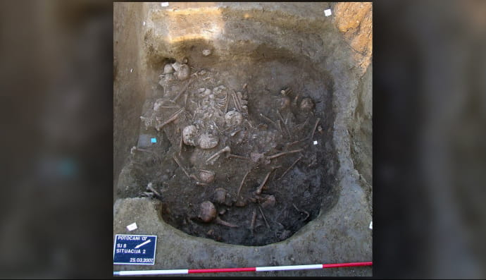 Масова могила в селі Поточани