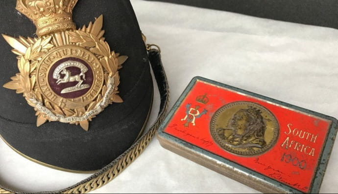 Сэр Генри Эдвард Пастон-Бедингфельд и шоколадка в его шлеме