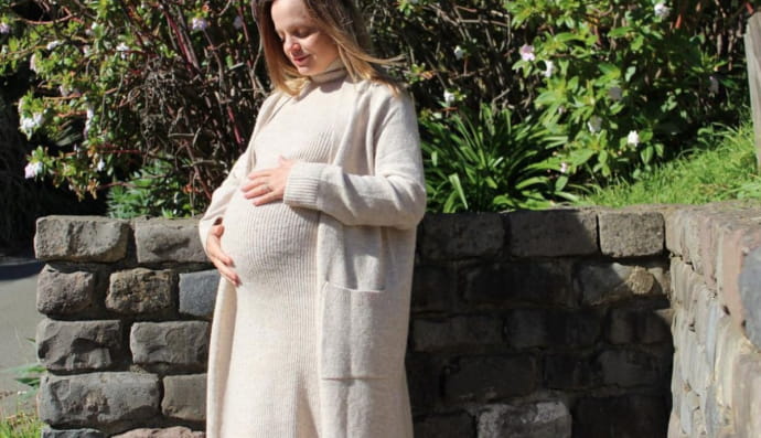 Мена Суварі