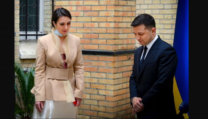 Юлія Мендель і її окуляри