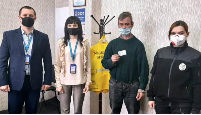 40-річний чоловік отримав свій перший паспорт