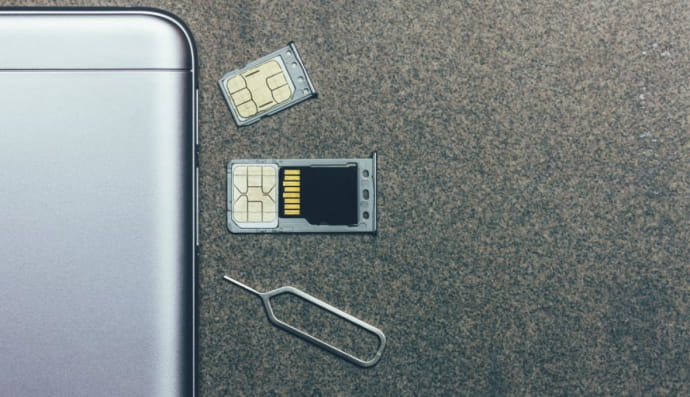 Карта пам'яті та SIM-картка