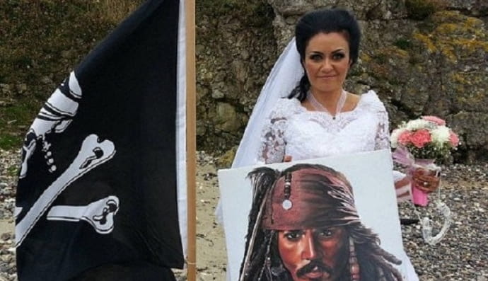 Жінка одружилася із 300-річним піратом