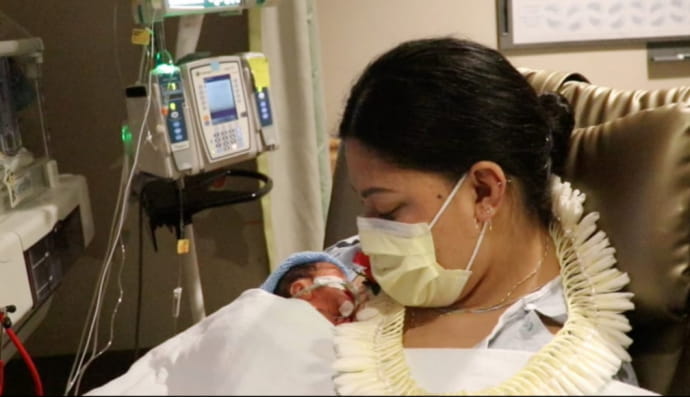 Жінка народила немовля на борту літака