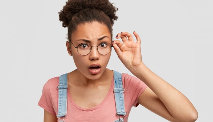 Удивленная девушка