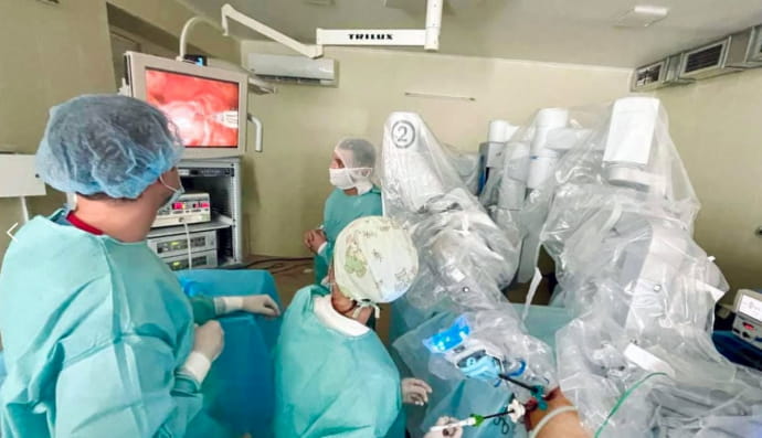 у Львові провели хірургічну операцію за допомогою системи Da Vinci