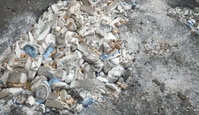 Дорогу починили челюстями