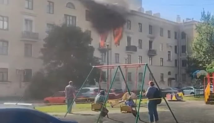 діти на гойдалках