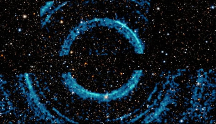 Мерцающие круги вокруг черной дыры 